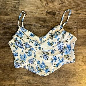 White and blue floral top 🤍💙